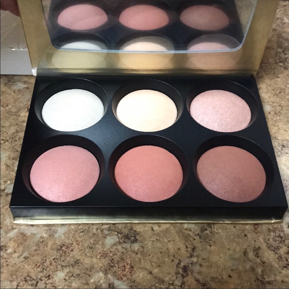 Bare Minerals You had me at a Glow Palette - Picture 8 of 8